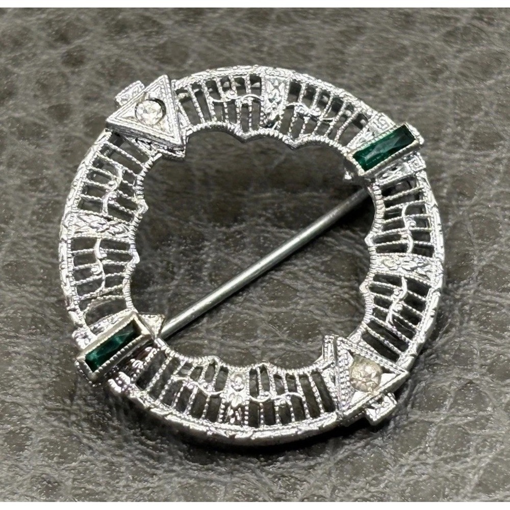 Vintage Art Deco Green Rhinestone Filigree Circle Brooch Silver Tone
